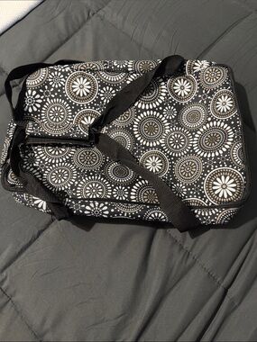 Black and White Floral Pattern Insulated Dish Carrier